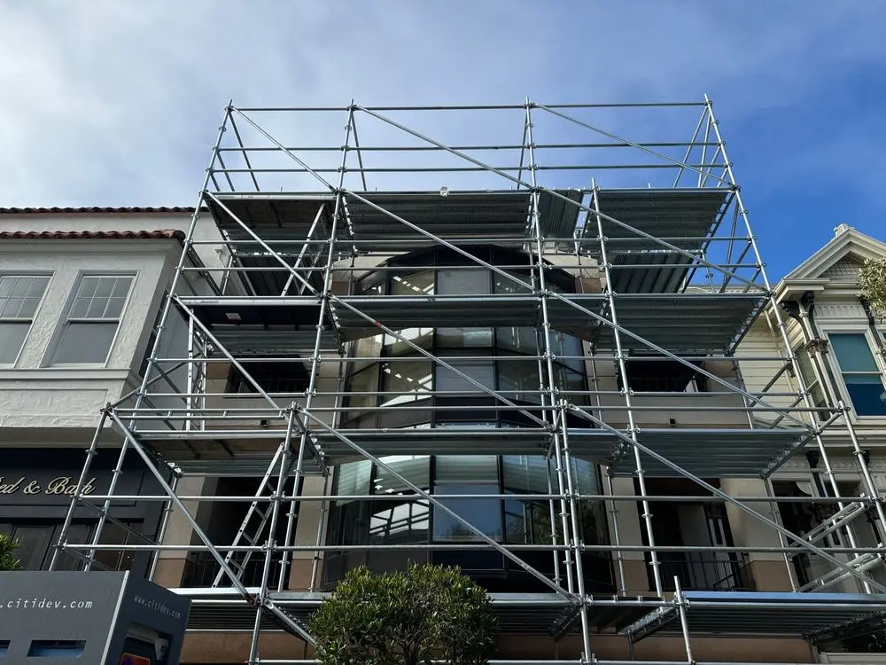 Urban commercial scaffolding system installed by Sacramento Scaffolding for multi-story building